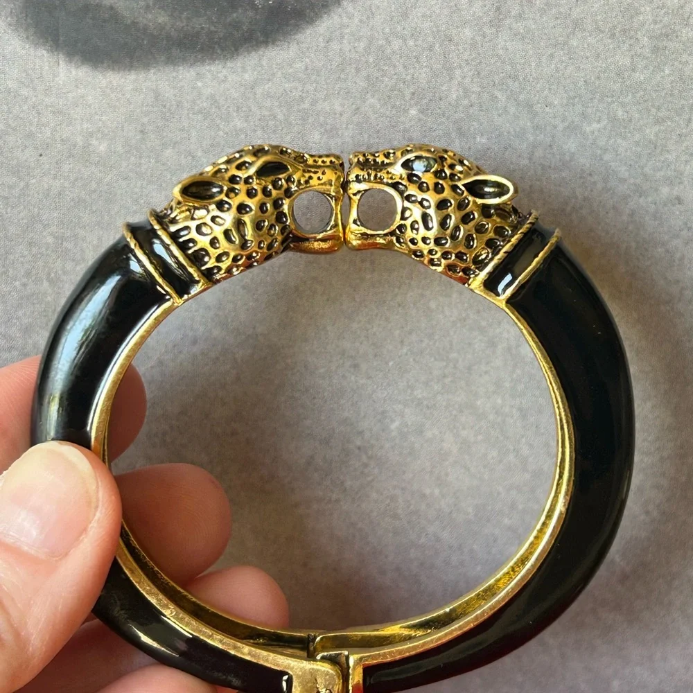 Vintage KJL Gold-Tone Jaguar Head Black Enamel Hinged Bangle Bracelet - Picture 5 of 5